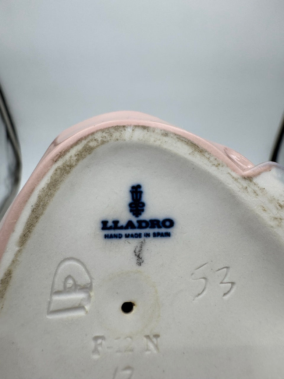 Lladro The Dreamer young girl with sun hat 10” tall mint condition #5008